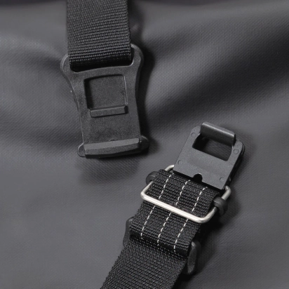 RUKSAK ROLLTOP 22L BLACK RESTRAP